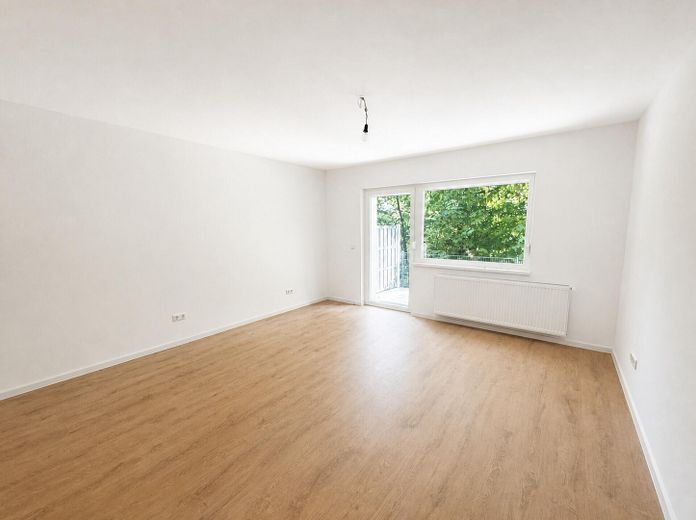 Appartamento bilocale completamente ristrutturato con ampia terrazza in posizione tranquilla! – Wohnen/Essen/Kochen