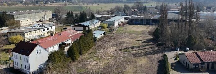 Terrain commercial - situé au centre - constructible à court terme