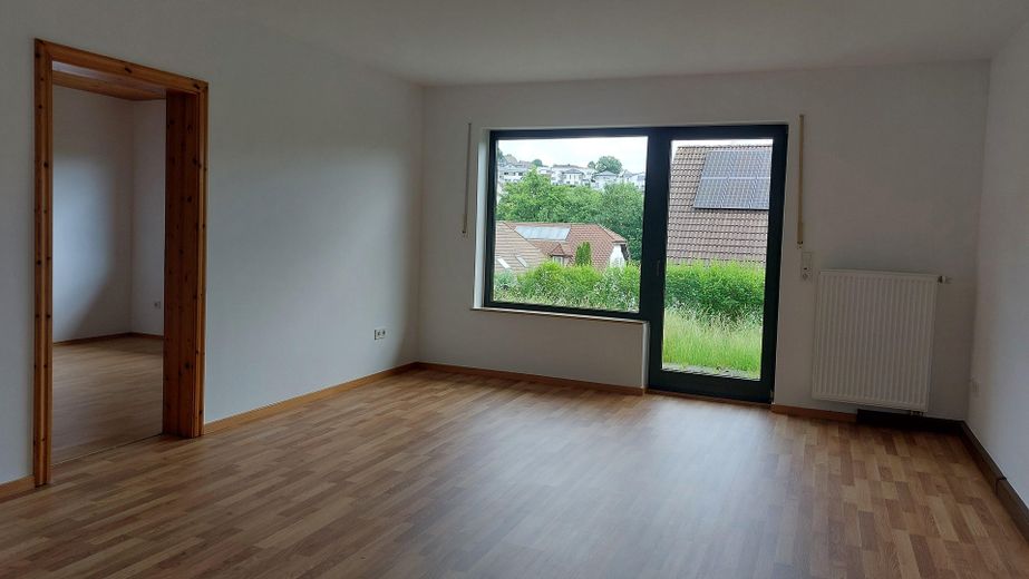 Schöne Doppelhaushälfte in Kürten-Biesfeld mit Garten – Wohnzimmer + Raum 1 EG