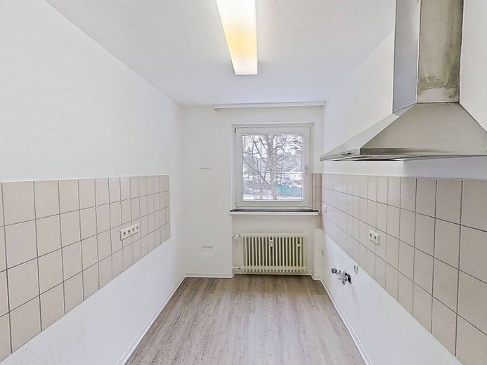 **1 KALTMIETERLASS ALS EINZUGSGESCHENK**Gemütliche 3-Zimmer-Wohnung mit BALKON und TAGESLICHTBAD – Ansicht I: Küche