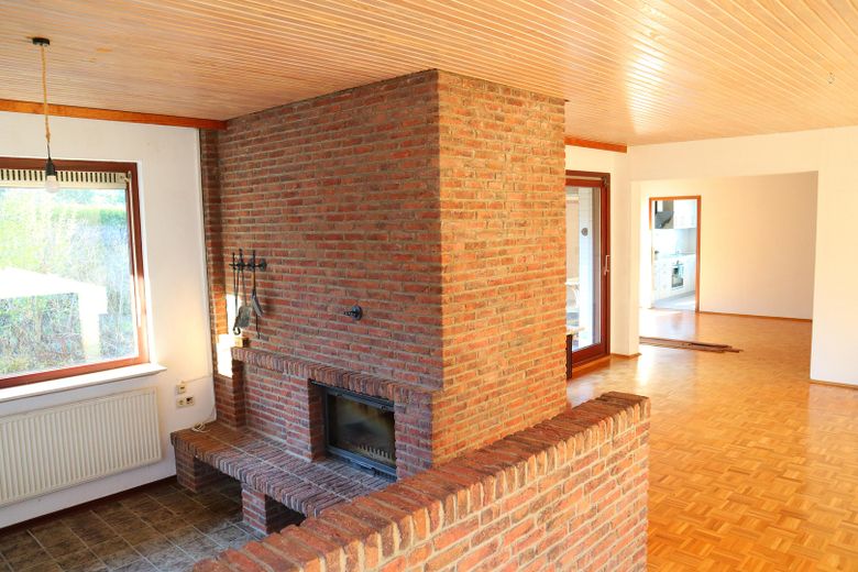 Großzügiges Einfamilienhaus mit Traumgrundstück und Taunusblick – Kaminzimmer
