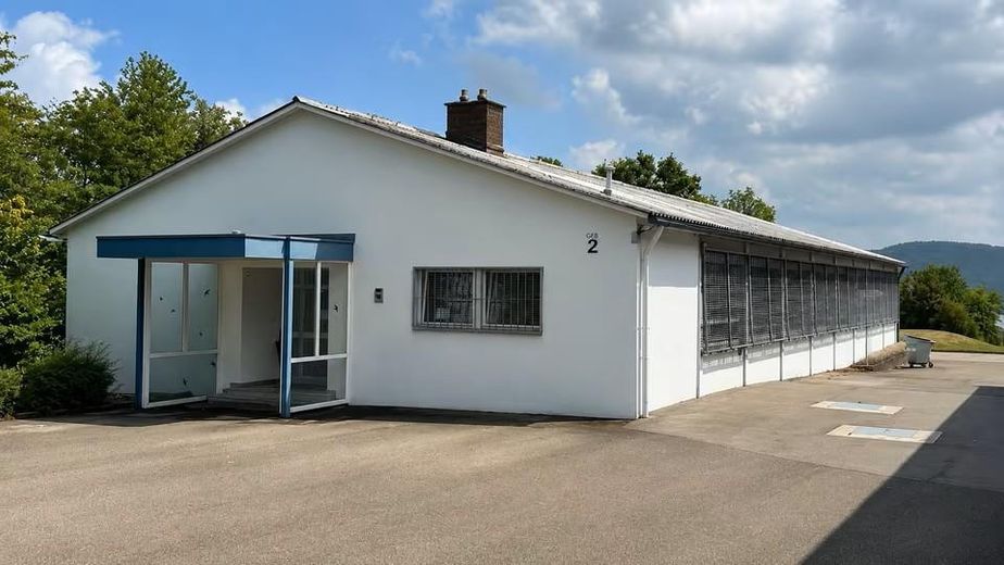 Ofis, üretim ve depolama alanına sahip ticari gayrimenkul – Außenansicht/Haupteingang