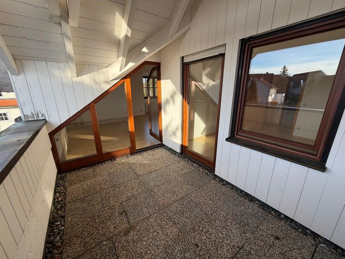 Außergewöhnliche DG-Wohnung mit viel Potential und besonderem Flair – Foto 5