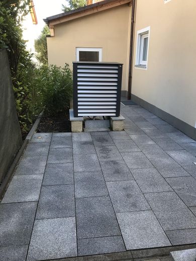 Nordseite mit Luft/Wärmepumpe