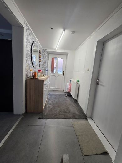 Attraktives Angebot: 4-Zimmer-Haus mit Terrasse - Neumarkt-St. Veit – Flur
