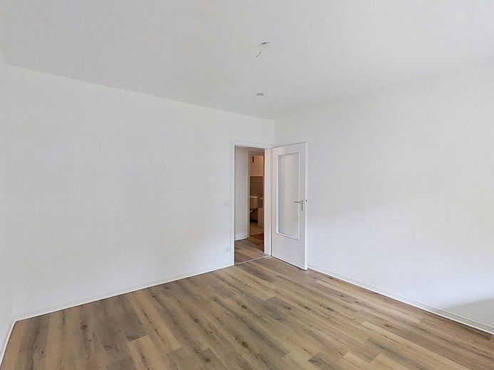 Komfortabel ausgestattete 3-Zi.-Whg. mit BALKON und Wannenbad – Ansicht II: Schlafzimmer I