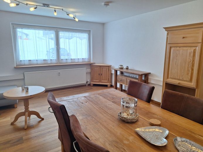 Balderschwang’da kapalı otoparklı yüksek kaliteli tatil evi – Wohnzimmer