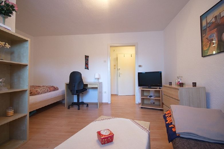 Hell, zentral und ruhig: Modern eingerichtete Wohnung für Zeiträume ab 3 Monate zu vermieten. – 10d1bb7fe1669be544c0d02b622936ab92e864d2.jpg