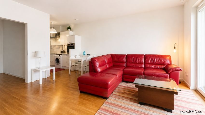 elegante 2-Zi.-Wohnung mit großem Balkon - möbliert vermietet nähe Spittelmarkt – Wohnzimmer
