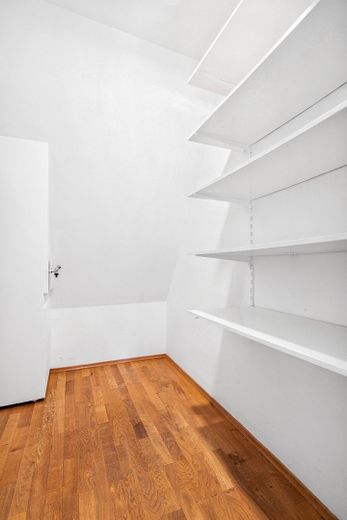 Exklusive Eigentumswohnung in bester Innenstadtlage von Mindelheim – 2 TG-Stellplätze – Abstellraum