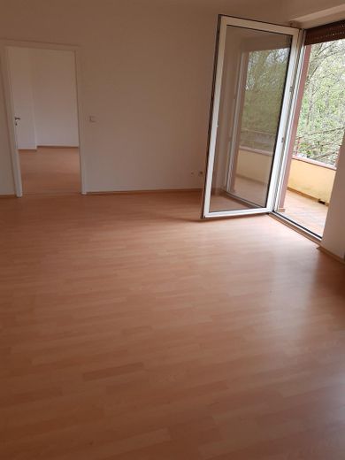 Schöne 2-Zimmerwohnung mit Balkon,Dusche,Stellplatz, neu zu vermieten – Wohnzimmer