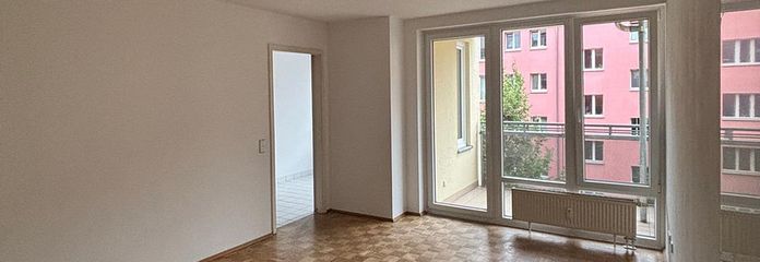 Luminoso piso de 3 habitaciones con logia, sin comisión y en una ubicación privilegiada de Berlín – Wohnzimmer