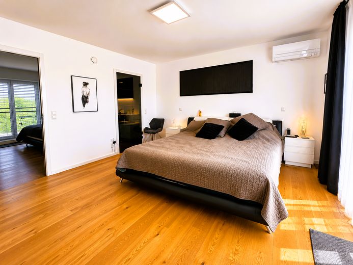 Esclusiva casa unifamiliare KFW 40+ con appartamento indipendente e ampio giardino – Schlafzimmer