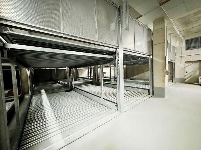 *TOP* - Tiefgarage-Elektro-Stellplatz in top Lage zu vermieten mit 195 cm Höhe - UG17 – Foto 1