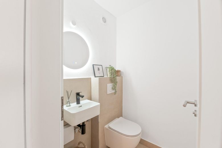 Helle und große 3 Zimmer Wohnung mit 2 Balkonen und Provisionsfrei – WC