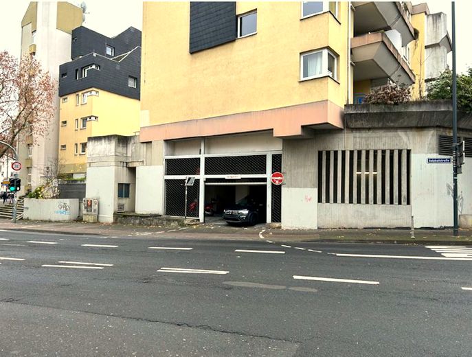 Tiefgaragen-Stellplatz in der Mainzer Altstadt, Holzhofstr. – Tiefgarageneinfahrt