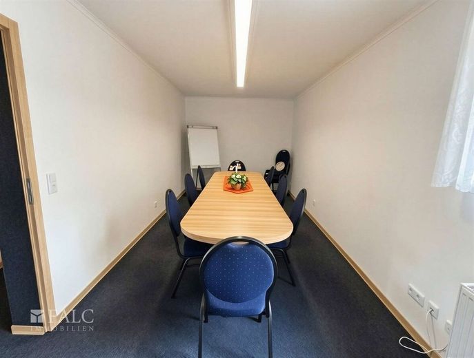 Gewerbe- und Wohnimmobilie mit Veranstaltungseinrichtungen – Besprechungszimmer OG