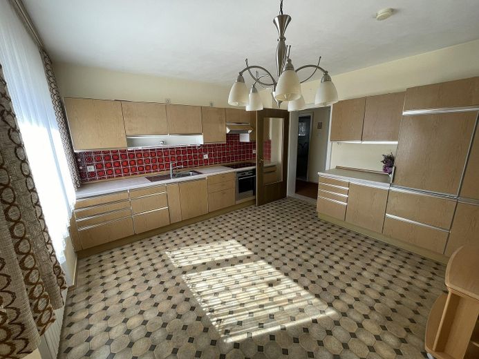 Freistehendes Einfamilienhaus mit großem Grundstück und viel Potenzial in Kühbach – Küche EG