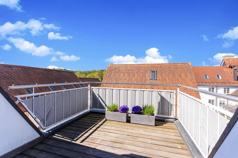 Exklusive Eigentumswohnung in bester Innenstadtlage von Mindelheim – 2 TG-Stellplätze – Terrasse 3.OG