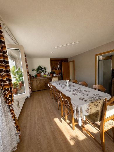 Großzügiges Wohnhaus mit ca.360 m² – Potenzial für Mehrgenerationenwohnen oder mehrere Wohneinheiten – 1. OG Esszimmer