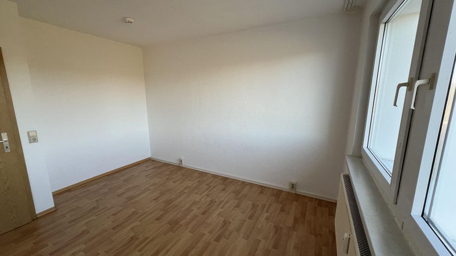 sonnige 3-Raum-Wohnung/Balkon mit Laminat und Einbauküche – Schlafen