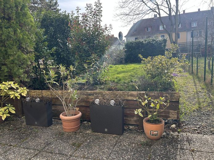 Reihenmittelhaus mit Altbaucharakter und Garten in LU-Mundenheim – Terrasse + Garten 