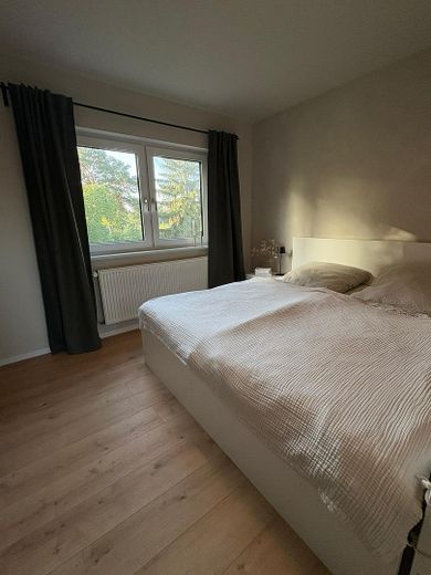 Büyük arsa ve ilave yapılaşma potansiyeline sahip, yeni değerinde müstakil ev – Schlafzimmer OG