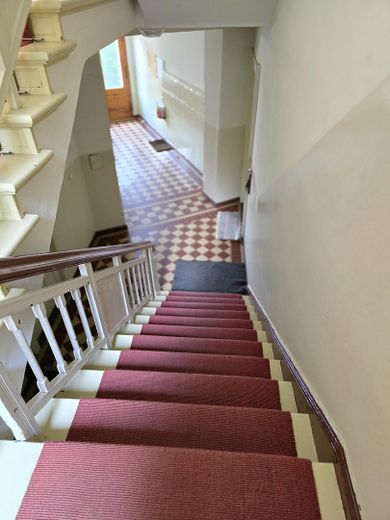 Von Privat 2-Zi Altbauwohnung, Nähe Schloßstraße, vermietet – Treppenhaus 1