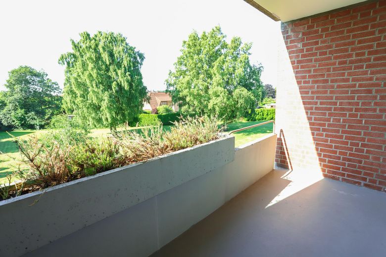 Frisch renoviert & neuwertig: Charmante 2-Zimmer-Wohnung mit Loggia in Barmstedt – Die großzügige Loggia_02