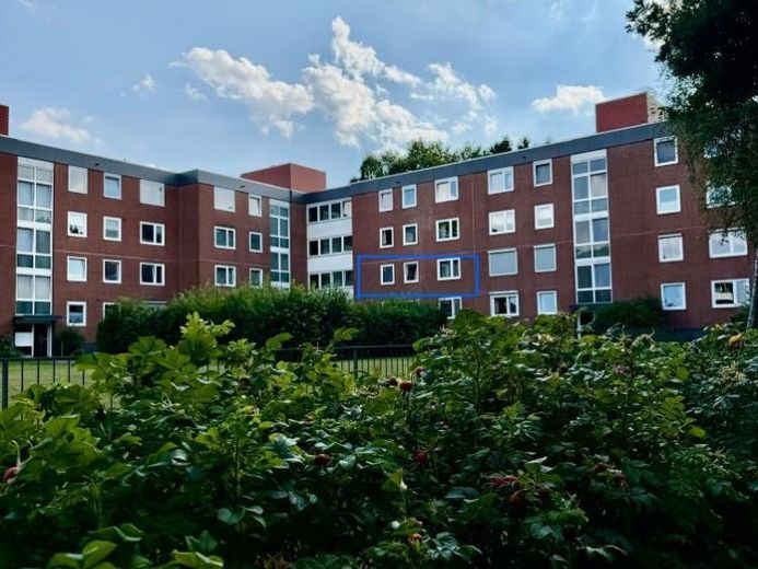 Praktisch, schön und ruhig gelegen... Wohnbereich über 35m2, Vollbad, Balkon, Keller – Foto 1