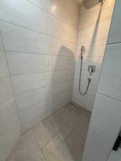 Familienfreundliches Einfamilienhaus zu verkaufen – Walk-In Dusche OG