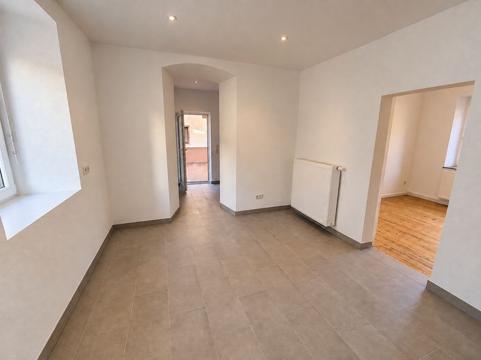 Großzügige 2-Zimmer-Wohnung mit überdachter Terrasse in Höhr-Grenzhausen – Küche – Gegenperspektive