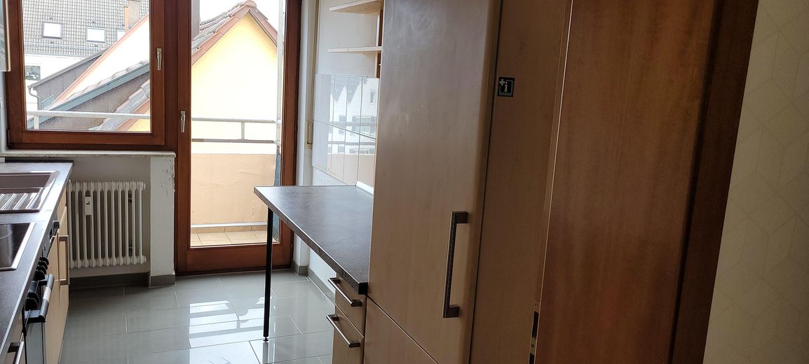 Appartement mansardé de 3 pièces avec balcon et garage à Stuttgart-Weilimdorf – Photo 1
