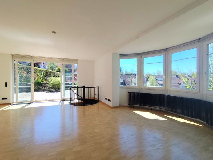 Einzigartiges Architektenhaus mit Aufzug, Panoramaterrasse und exklusivem Komfort in 95326 Kulmbach! – OG Wohn_Essbereich mit Zugang Terrasse