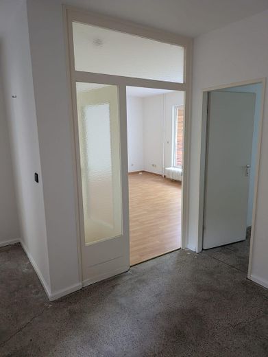 Sofort frei in Berlin-Steglitz: Helle 3-Zimmer-Wohnung mit Südbalkon + Stellplatz + provisionsfrei – Tolle Tür zum Wohnzimmer
