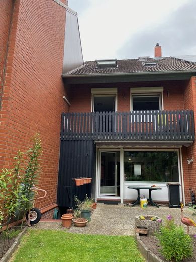 *Ihr neues Zuhause in absolut ruhiger und familienfreundlicher Umgebung !!!* – Hausansicht Terrasse
