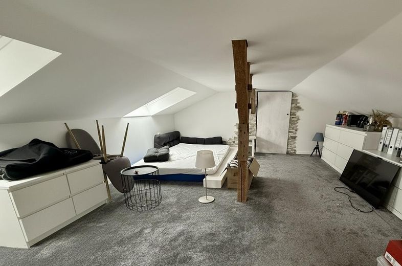 Provisionsfrei - Helles Reihenendhaus mit großer Terrasse, Sauna im Garten und Einzelgarage – Spitzboden