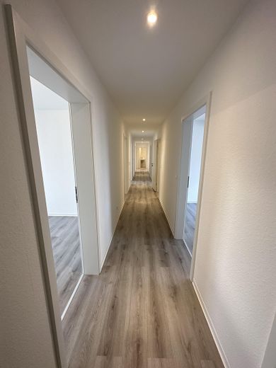 Kernsanierte 8-Zimmer Wohnung - Blick über Pforzheim – Flur