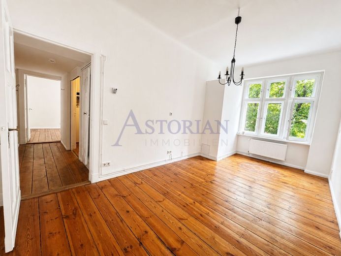 Bezugsfrei! Altbaucharme mit Gestaltungspotenzial - 2,5 Zimmer im Herzen von Friedrichshain – Zimmer 2.1