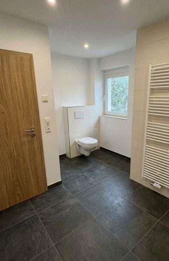 Прекрасная квартира площадью 144 м² на верхнем этаже с собственным участком сада – Bad