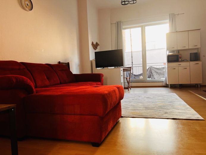 Helle 2-Zimmerwohnung mit Balkon im Zentrum von Zwickau – Wohnzimmer