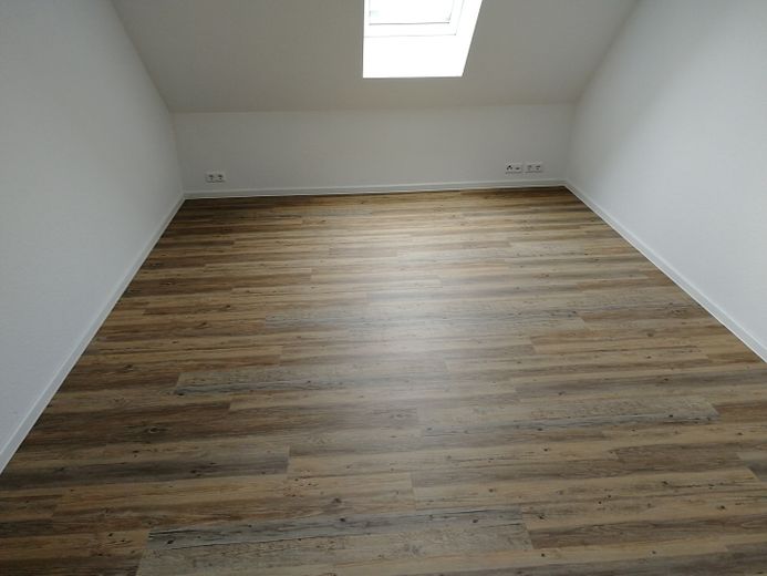 Modernes Reiheneckhaus in ruhiger Lage - gehobene Ausstattung – Zimmer im DG