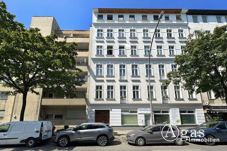 Charmante 2-Zimmer-Wohnung mit Balkon im Herzen von Berlin-Charlottenburg – Außenansicht