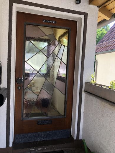 Einfamilienhaus mit Garten und eigenem Bachzugang !! – Eingang Bleiglas 50-er Jahre
