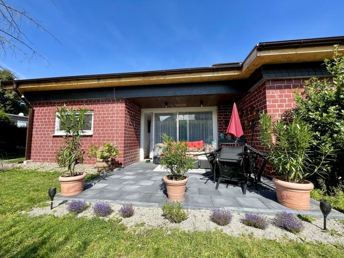 Fröndenberg-Frömern: Freistehender Bungalow mit Garage in familienfreundlicher Lage! – Terrassenanlage