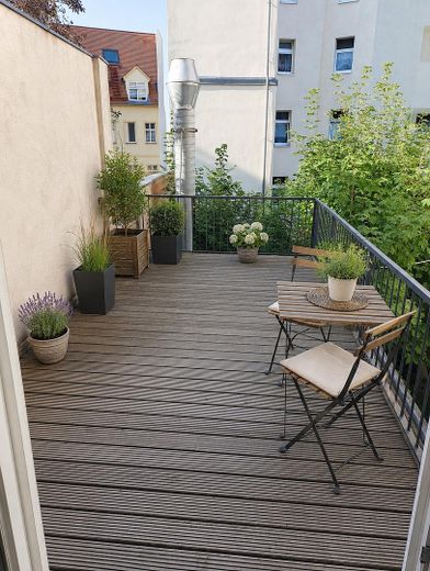 Großzügige 4-Zimmerwohnung  mit großer Terrasse und Wohnküche in Zeitz — vollsaniert – Terrasse 22m²