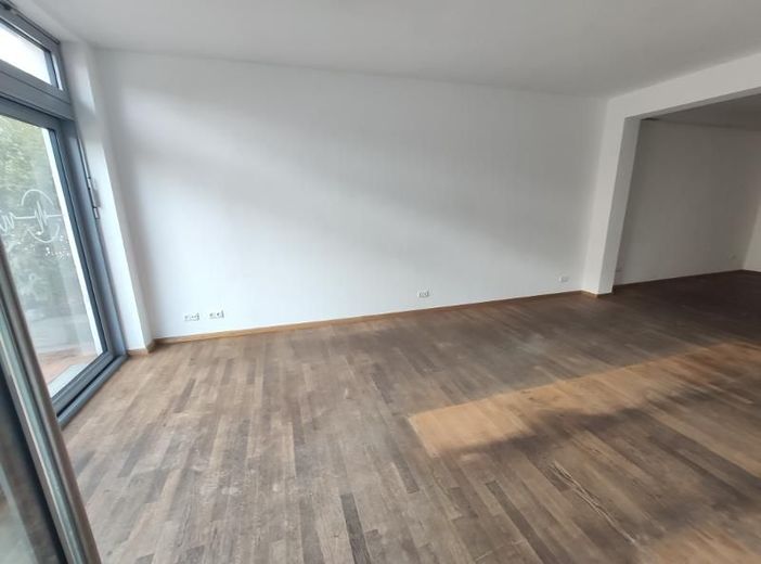 Laden- oder Bürofläche (zentral gelegen) – Warten / Empfang + Bar Bild 1