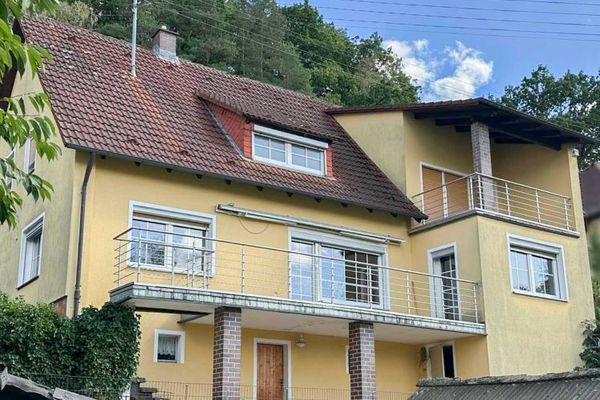 Bezugsfrei & gut gepflegt: flexibles Einfamilienhaus mit Weitblick in Kronach-Friedrichsburg