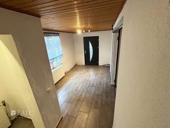 Provisionsfrei: Doppelhaushälfte mit viel Platz, Garten und Gestaltungspotenzial – Eingangsflur