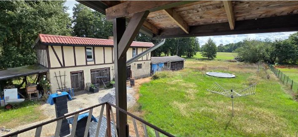 Semi-detached house with ancillary buildings, already partially renovated – Photo 3